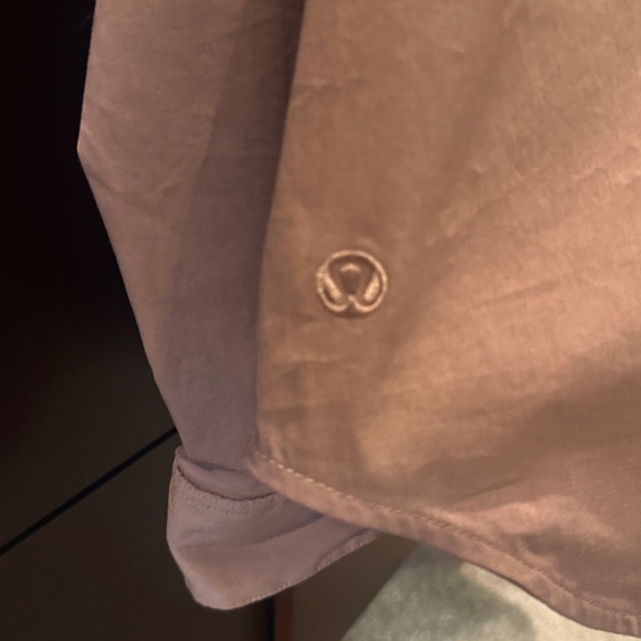 NWOT Lululemon Athletica Cotton-Blend Poplin Button-Down Shirt in Color Taupe, L - Picture 8 of 10